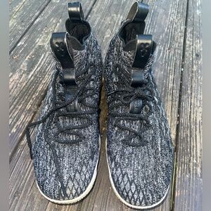 Nike Men's Black and Gray Athletic Shoes